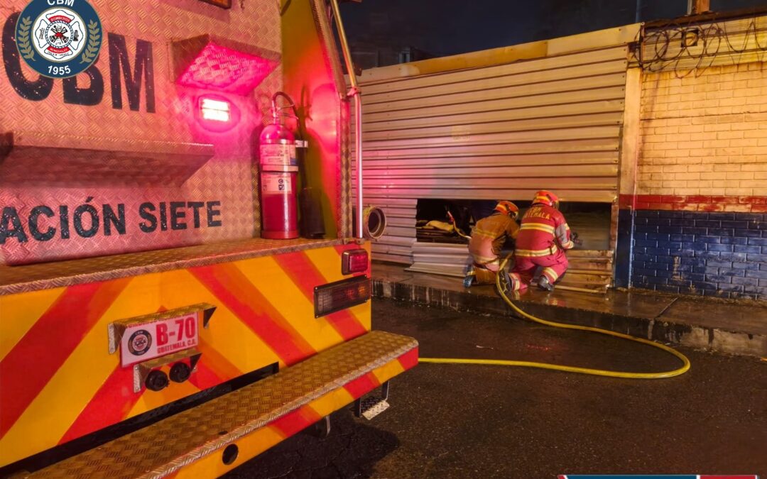 Alerta Roja en Zona 21: Bomberos Evitan Catástrofe al Sofocar Incendio en Local Comercial de Colonia Morse