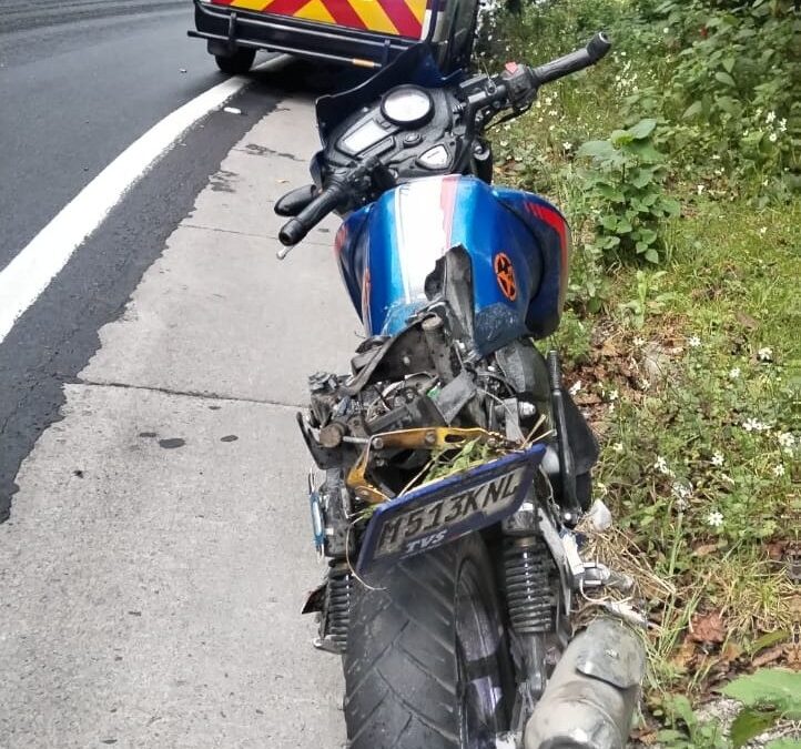 Desliz Fatal Evitado: Motorista Derrapa en Ruta Interamericana por Asfalto Mojado y Sale Ileso