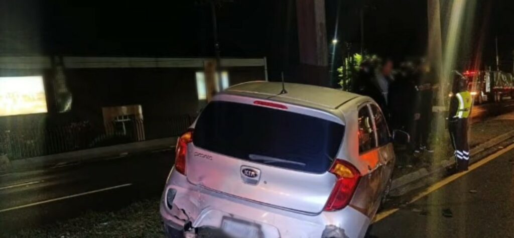 Impactante Colisión Matutina: Vehículo Empotrado en Ruta al Pacífico Deja Piloto con Heridas Leves