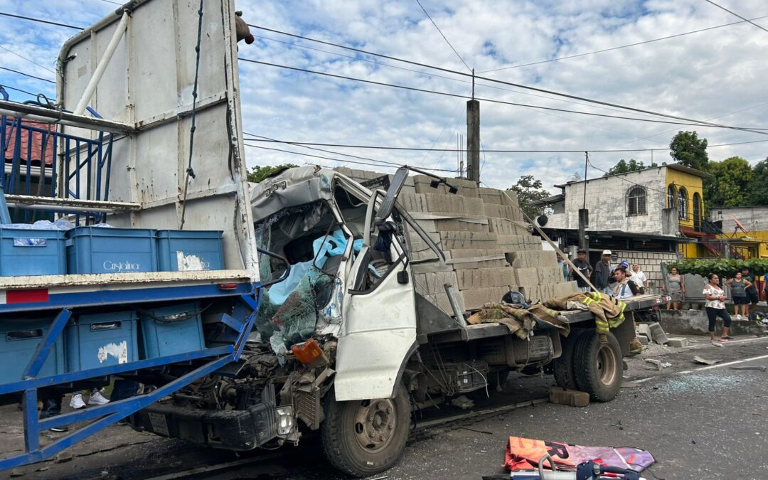 Tragedia en las Curvas de Cerro Colorado: Colisión de Camiones Cobra Dos Vidas y Deja Herido Grave en Ruta Mortal de Escuintla