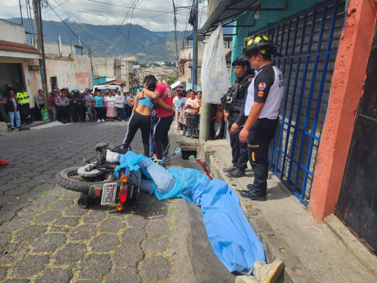 Emboscada Letal en las Sombras de Amatitlán: Dos Jóvenes Caen Acribillados en Motocicleta Bajo Ataque Armado
