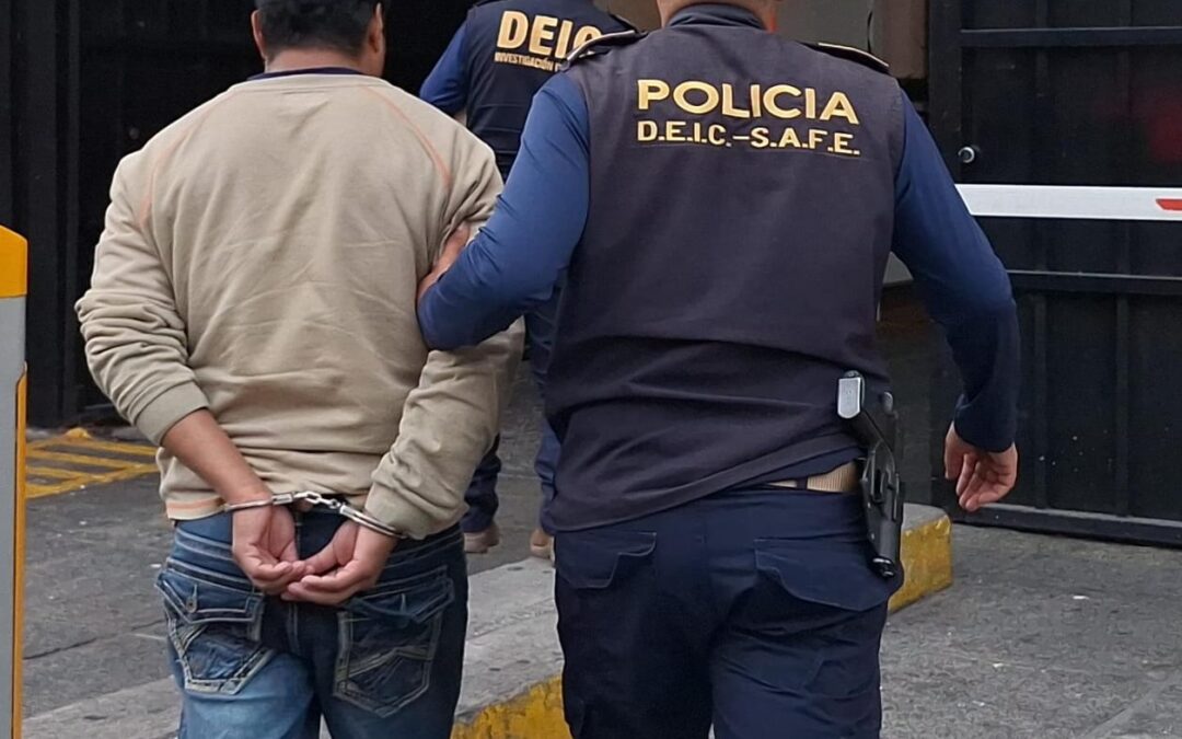 Deportado en las Sombras: Sicario Frustrado Capturado al Pisar Suelo Guatemalteco Tras Años en la Fuga