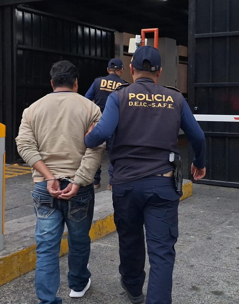 Deportado en las Sombras: Sicario Frustrado Capturado al Pisar Suelo Guatemalteco Tras Años en la Fuga