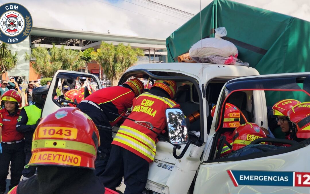 Rescate Dramático en Arteria Vial: Conductor Liberado de Camión Prensado Tras Percance en Mixco