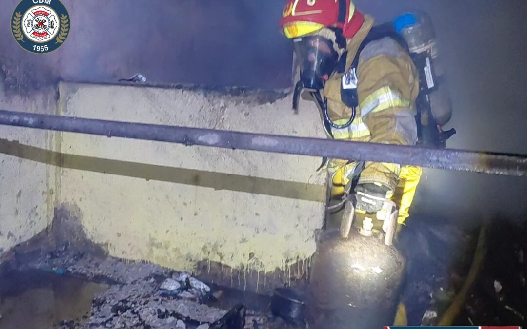 Infierno Matutino en Mixco: Voraz Incendio Devora Vivienda en Colonia Primero de Julio y Deja Pérdidas por Q40 Mil