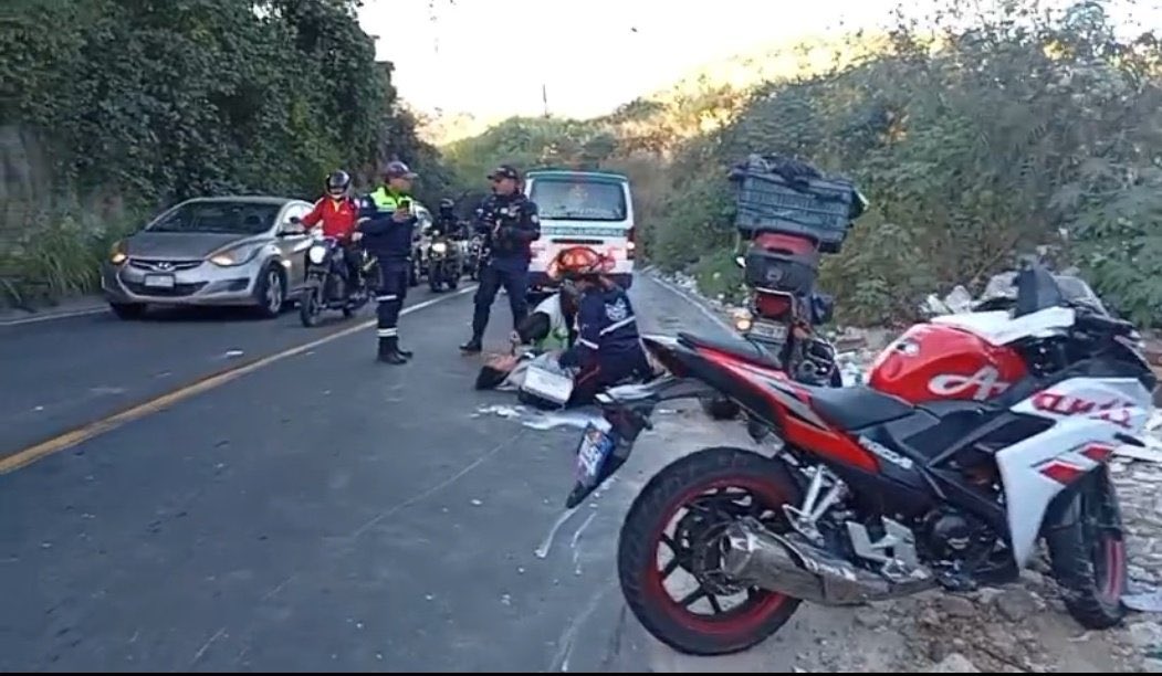 Caos Vial en Villa Nueva: Colisión de Motociclistas en Ruta Tubac Desata Congestión Masiva en Bulevar El Frutal