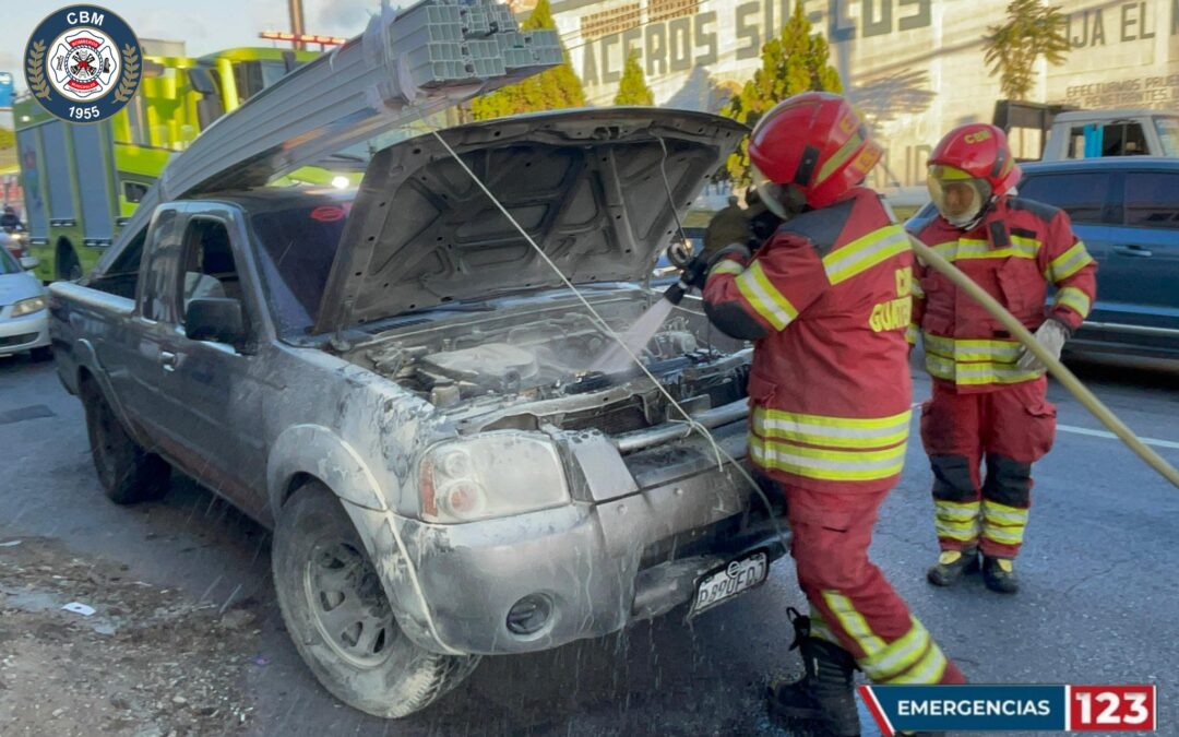 Fuego en las Calles: Bomberos Evitan Desastre al Sofocar Incendio Vehicular en Plena Avenida Petapa