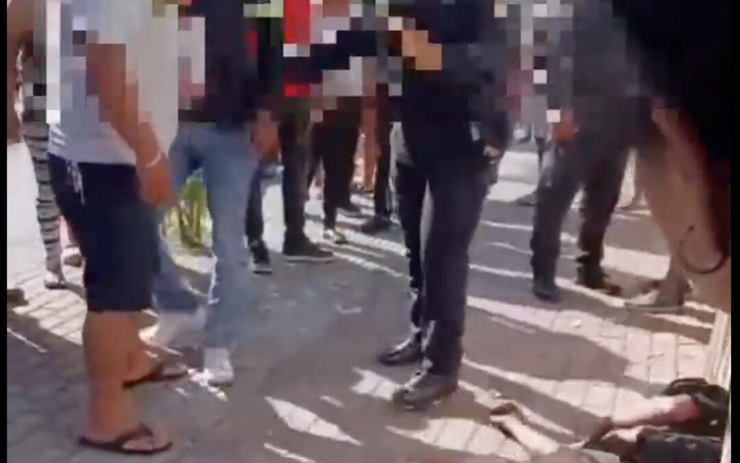 Justicia Callejera en Escuintla: Vecinos Vapulean a Dos Asaltantes en Colonia Progreso Tras Audaz Robo Frustrado