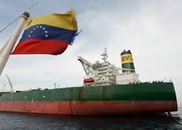 La marina de guerra venezolana recibe la orden de escoltar a los petroleros pese a las amenazas de EE.UU.
