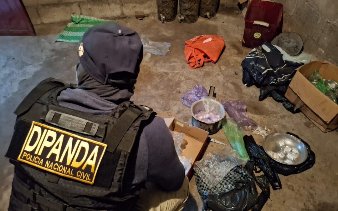 Allanamiento Revela Arsenal y Narcóticos en La Gomera: Operación Centinela Golpea al Crimen Organizado en Escuintla