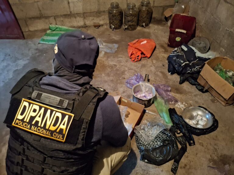 Allanamiento Revela Arsenal y Narcóticos en La Gomera: Operación Centinela Golpea al Crimen Organizado en Escuintla