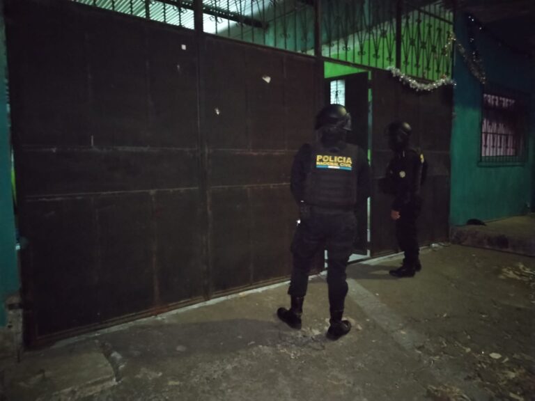 Allanamientos de DEIC y Fiscalía Desmantelan Red Criminal en Escuintla