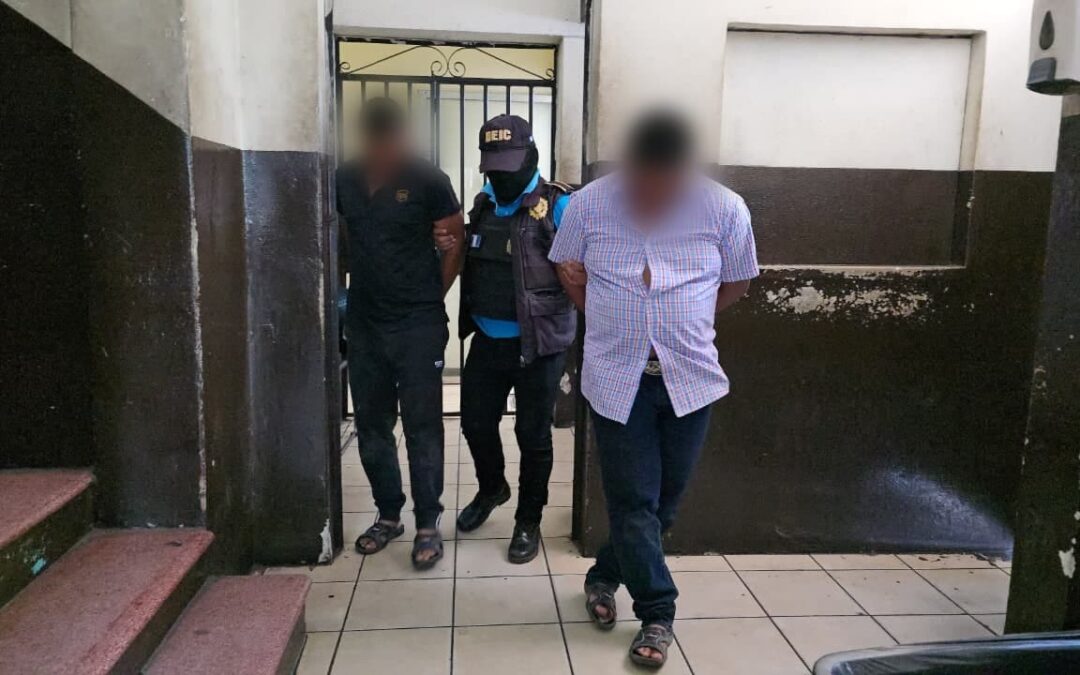 Captura de Dos Hombres con Arma Ilegal en Escuintla
