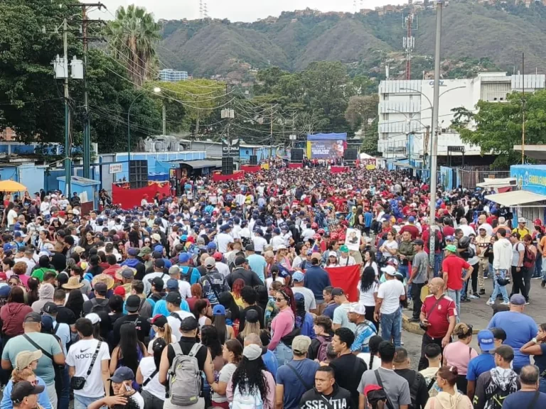 Chavistas toman las calles y Delcy Rodríguez llama “agresión criminal” a EE. UU.