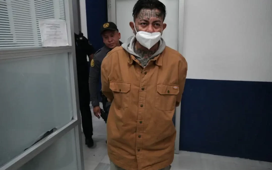 Denuncia Bomba: «El Bufón» Señala al Director de la PNC y al Gobierno como Cómplices Directos de la Fuga Masiva del Barrio 18