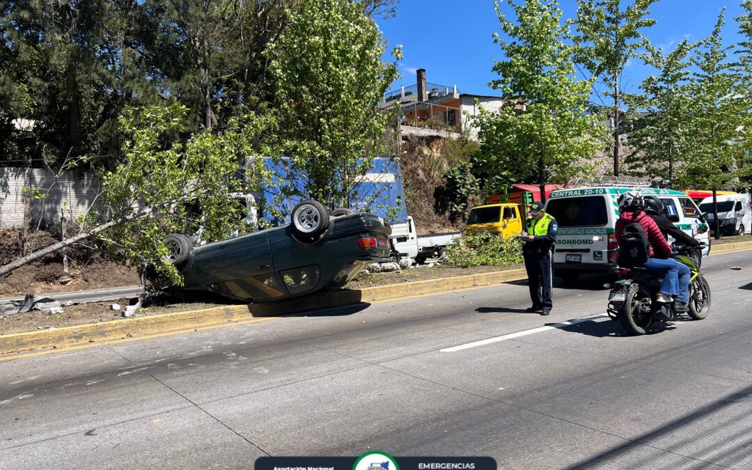 Accidente en Ruta Interamericana: Embarazada de 18 Semanas Trasladada de Urgencia tras Colisión en San Lucas Sacatepéquez