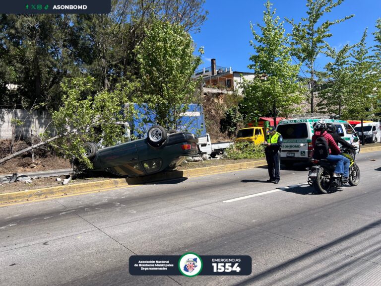 Accidente en Ruta Interamericana: Embarazada de 18 Semanas Trasladada de Urgencia tras Colisión en San Lucas Sacatepéquez