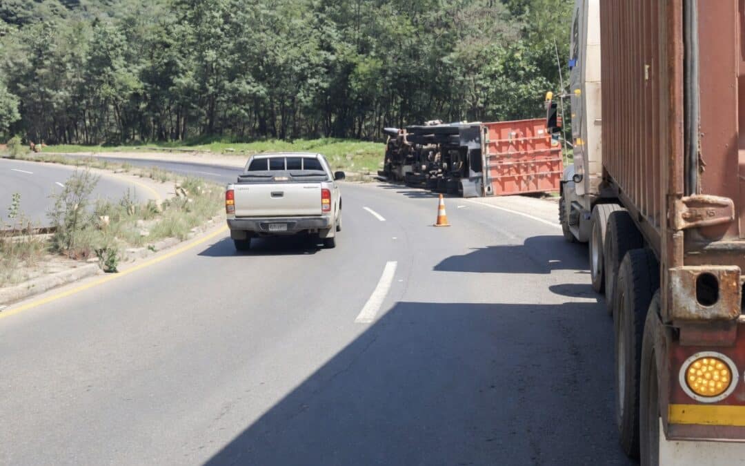 Tráiler Vuelca en el Km 104 de la Interamericana y Obstruye el Paso Hacia el Occidente en Chichicastenango