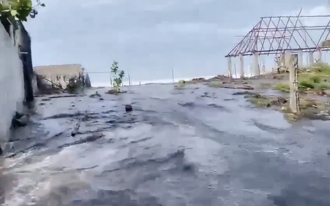 Fuerte Oleaje por Tormenta Tropical Cristina Genera Alerta Anaranjada en Costas de Guatemala
