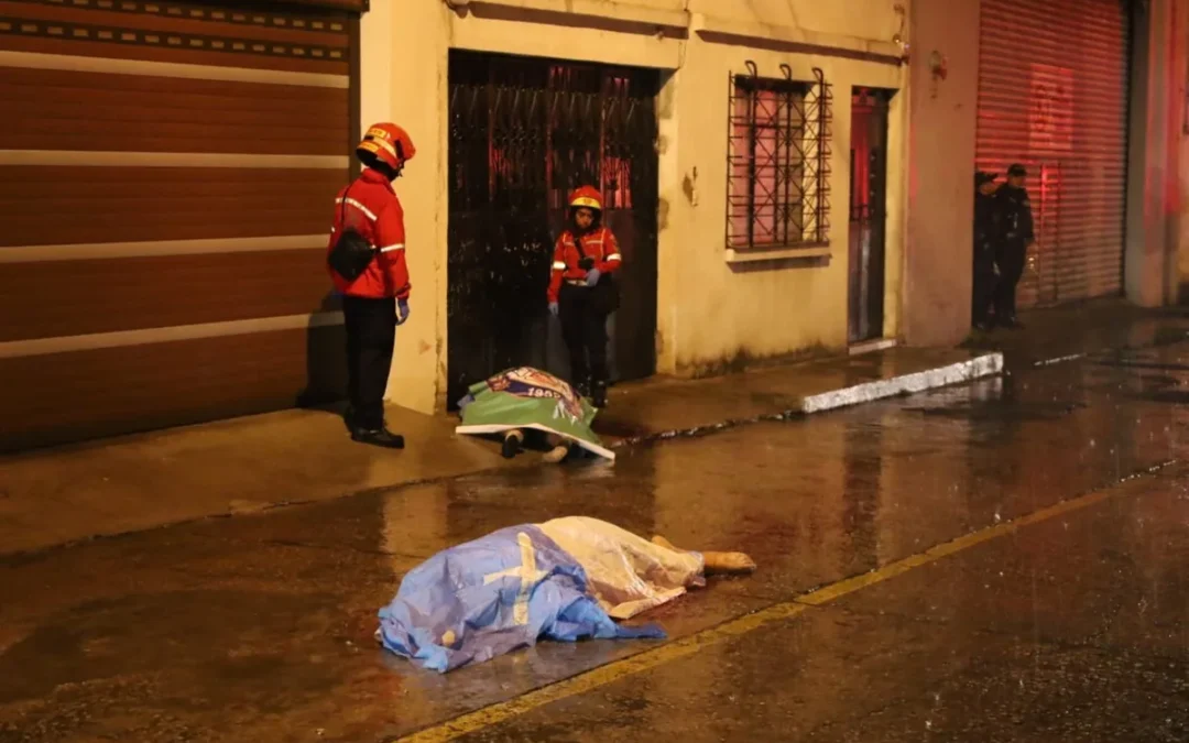 Triple Homicidio en Zona 3: Dos Mujeres y un Hombre Ejecutados en la Vía Pública Durante la Madrugada