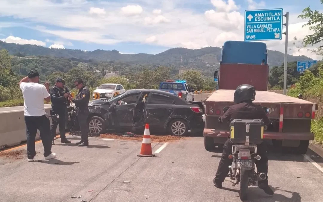 Colisión en la Autopista entre Villa Canales y Villa Nueva Genera Afectaciones en la Movilidad