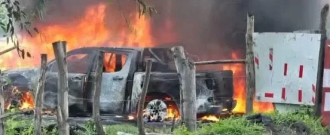 Pobladores Incendian Vehículos de Empresa Privada en El Paredón, Sipacate; PNC Aclara que No Hubo Ataque a Autoridades