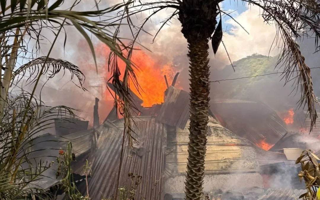 Incendio Destruye Vivienda en Calle del Agua de la Aldea Santa Ana, Antigua Guatemala