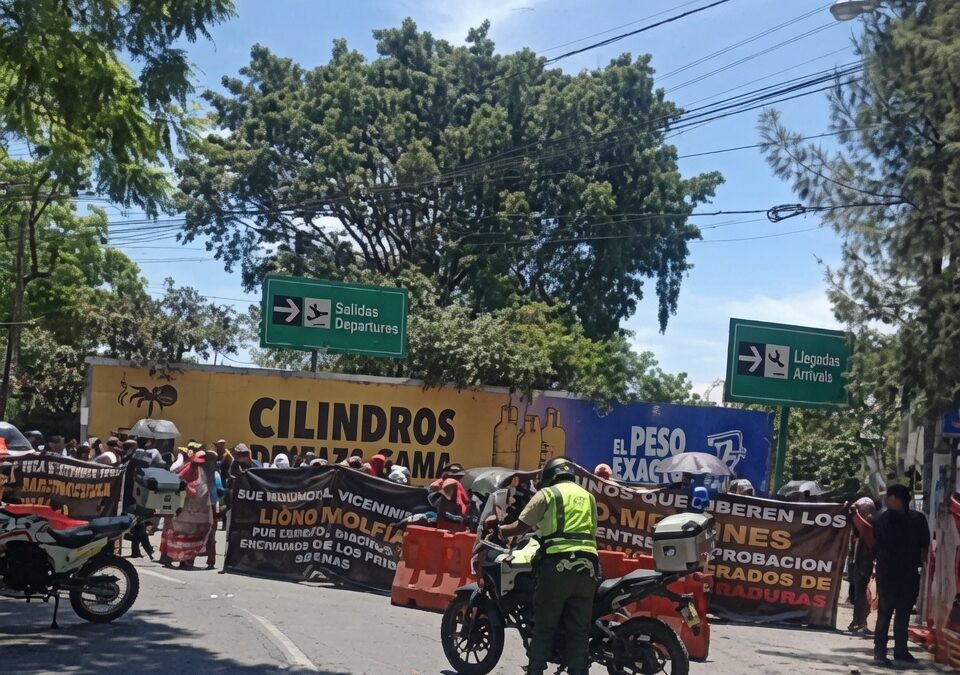 Manifestantes Persisten en Zona 13 y Obligan Desvío Vial en Acceso Estratégico al Aeropuerto La Aurora y Colonias Aurora